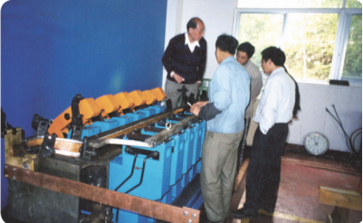 ZCN070S-（2000，9頭/3000，14頭）水發(fā)線棒多頭液壓成型熱壓機(jī)